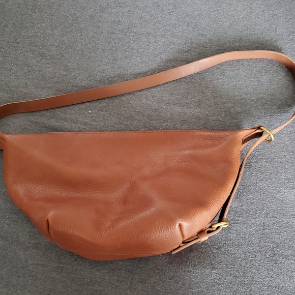 Madewell Handbags - Madewell The Leather sling bag.